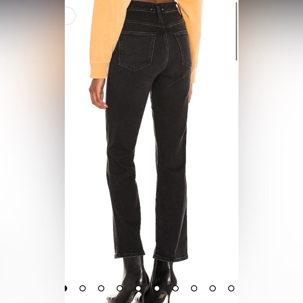 Black jeans! Super cute and very flattering.